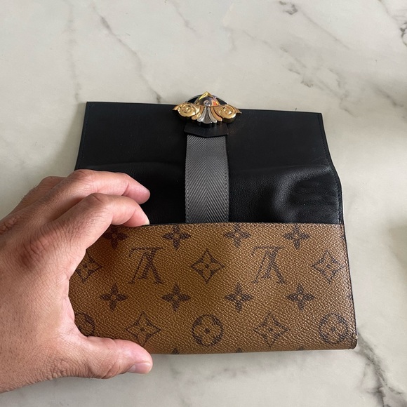 Leather Reverse Monogram wallet - Picture 4 of 5